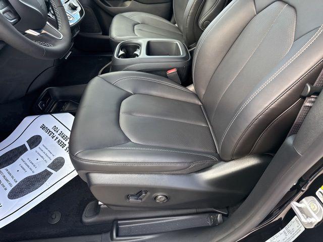 new 2026 Chrysler Pacifica car, priced at $39,640