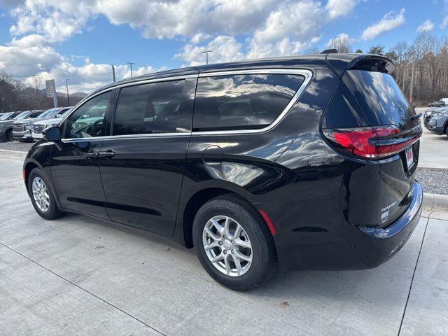 new 2026 Chrysler Pacifica car, priced at $39,640