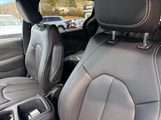 new 2026 Chrysler Pacifica car, priced at $39,640