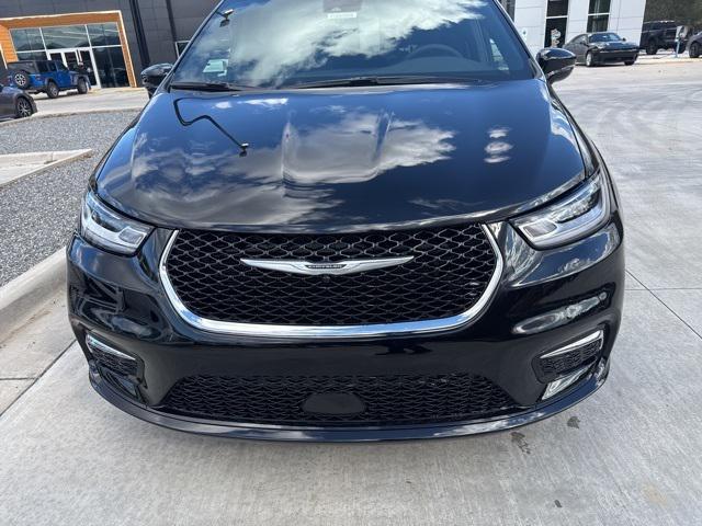 new 2026 Chrysler Pacifica car, priced at $39,640
