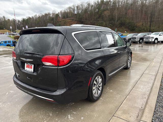 used 2020 Chrysler Pacifica car, priced at $13,661