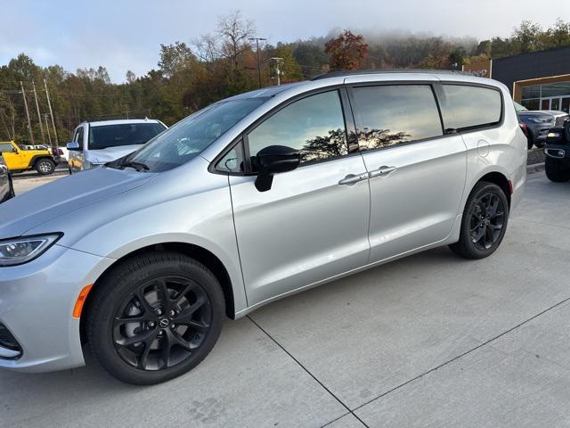 new 2026 Chrysler Pacifica car, priced at $49,725