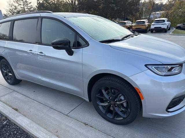 new 2026 Chrysler Pacifica car, priced at $49,725