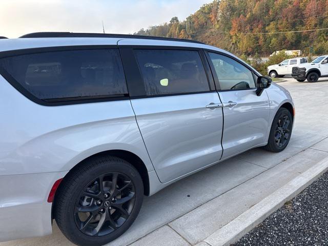 new 2026 Chrysler Pacifica car, priced at $49,725
