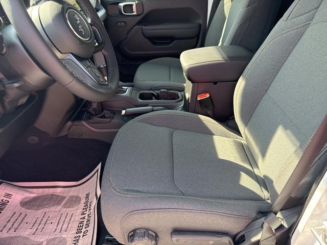 new 2025 Jeep Wrangler car, priced at $39,785