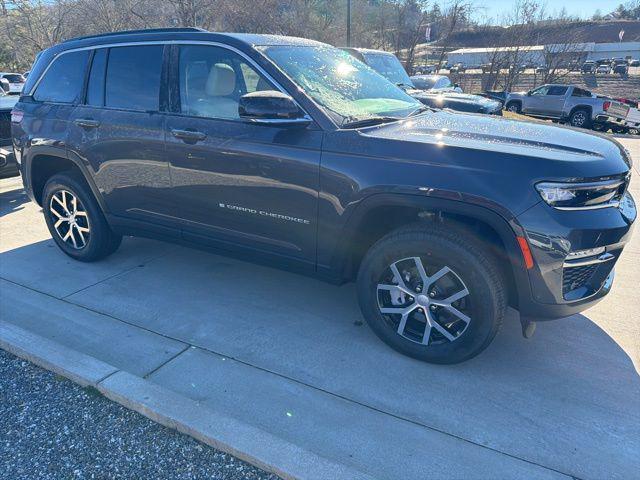 new 2025 Jeep Grand Cherokee car, priced at $44,435