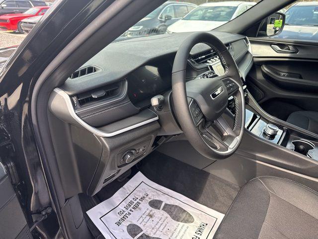 new 2026 Jeep Grand Cherokee car, priced at $41,080