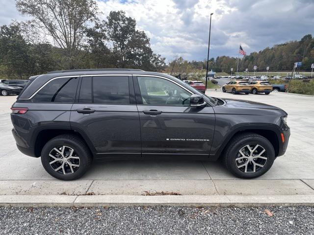 new 2025 Jeep Grand Cherokee car, priced at $42,935