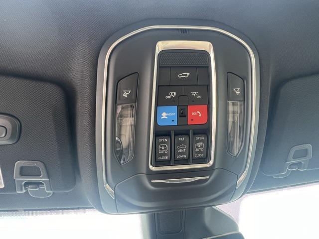 new 2025 Jeep Grand Cherokee car, priced at $42,935