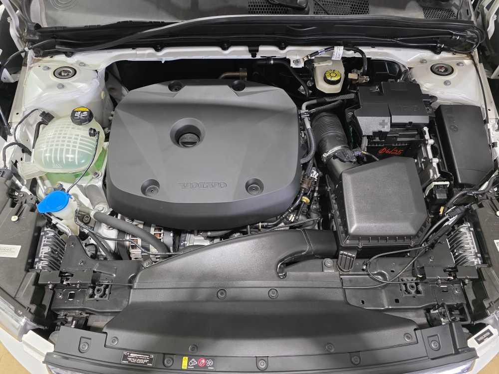 used 2022 Volvo XC40 car, priced at $26,995