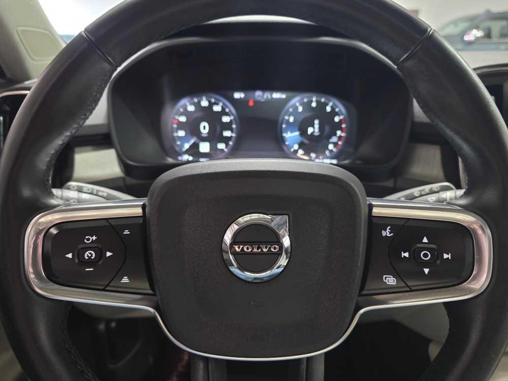 used 2022 Volvo XC40 car, priced at $26,995