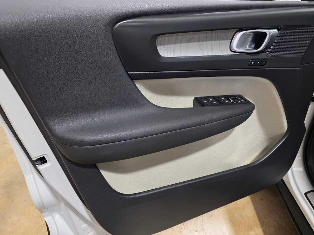 used 2022 Volvo XC40 car, priced at $26,995