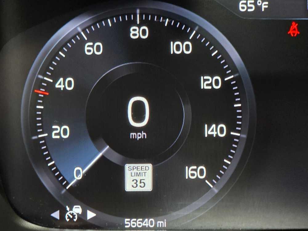 used 2022 Volvo XC40 car, priced at $26,995