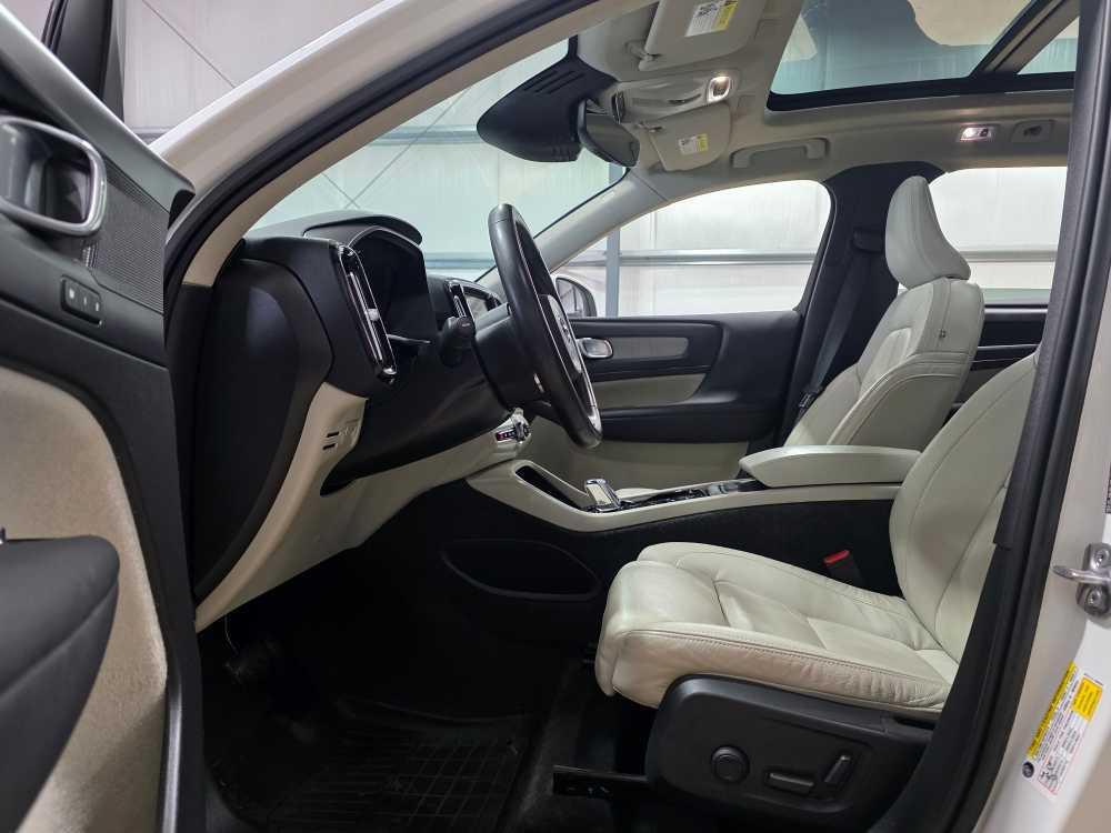 used 2022 Volvo XC40 car, priced at $26,995