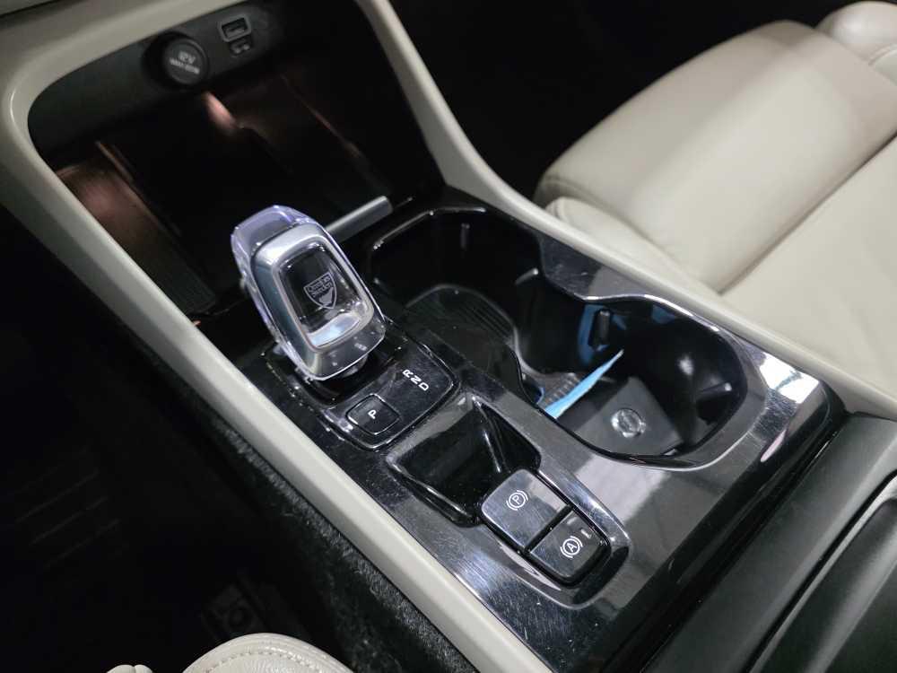 used 2022 Volvo XC40 car, priced at $26,995