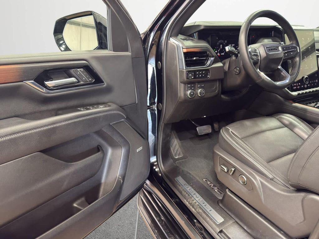 used 2025 GMC Yukon car, priced at $69,695