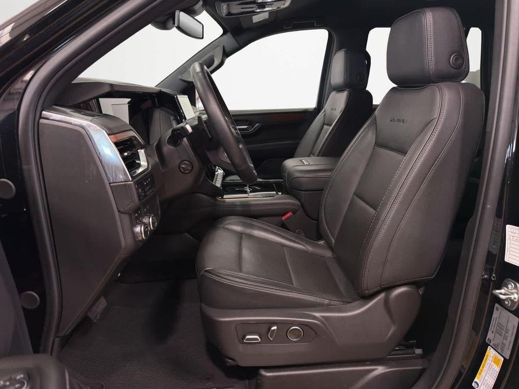 used 2025 GMC Yukon car, priced at $69,695