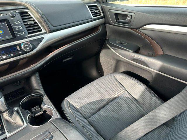 used 2015 Toyota Highlander car, priced at $14,990