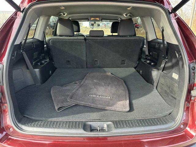 used 2015 Toyota Highlander car, priced at $14,990