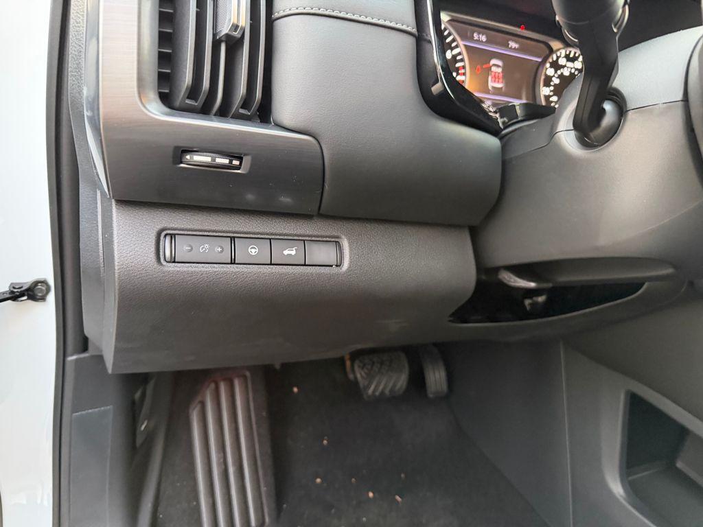 new 2025 Nissan Pathfinder car, priced at $39,190