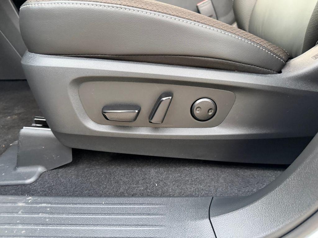 new 2025 Nissan Pathfinder car, priced at $39,190