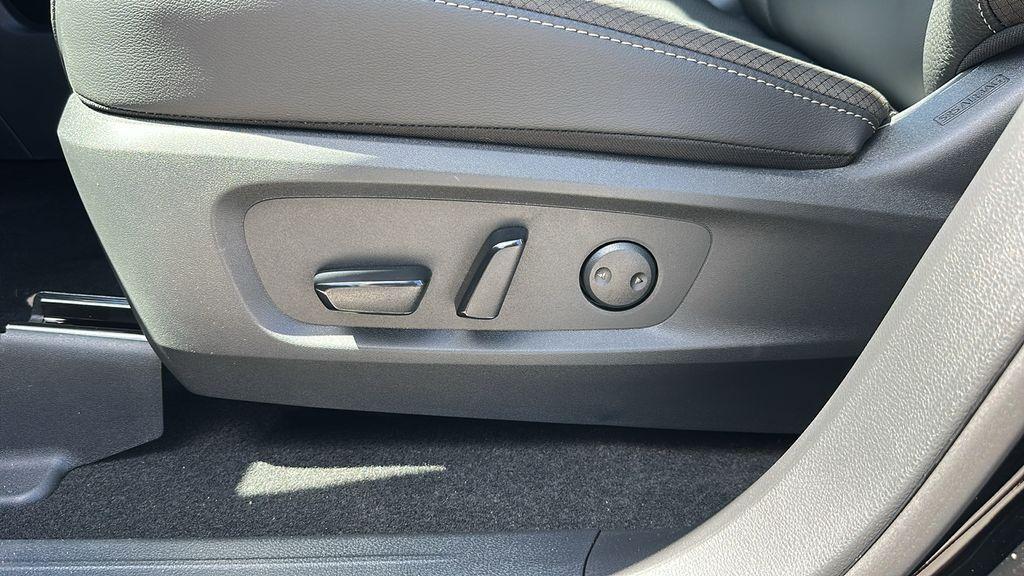 new 2025 Nissan Pathfinder car, priced at $38,365