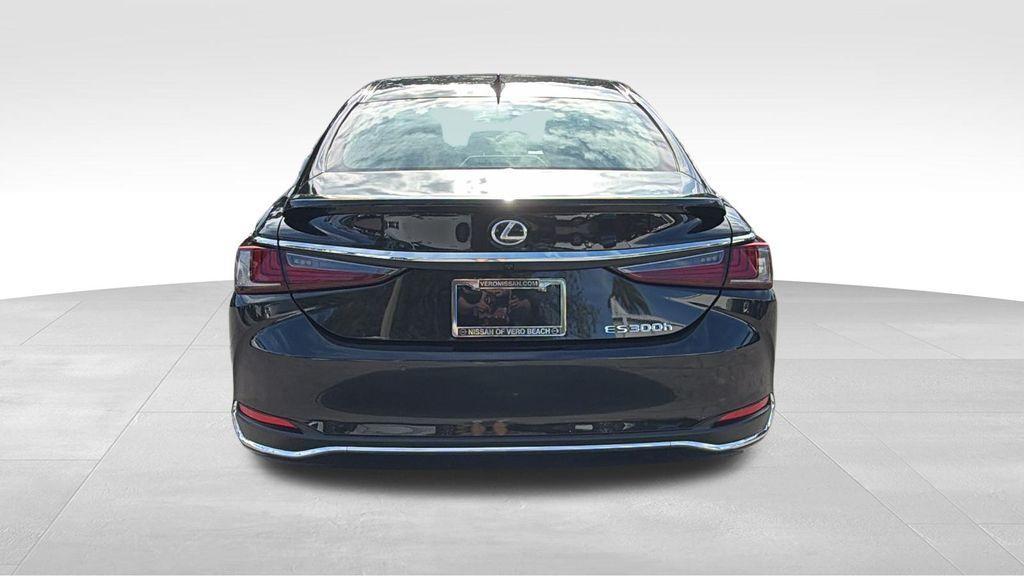 used 2022 Lexus ES 300h car, priced at $28,900
