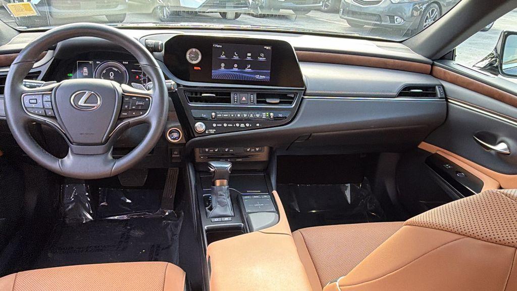 used 2022 Lexus ES 300h car, priced at $28,900