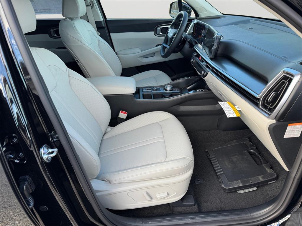 new 2026 Kia Sorento Hybrid car, priced at $39,900