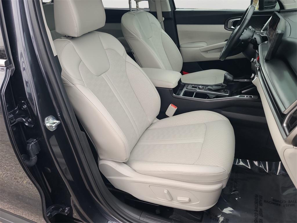 used 2025 Kia Sorento car, priced at $29,502