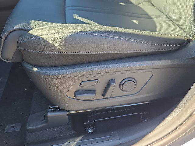 new 2026 Kia Sorento Hybrid car, priced at $42,573