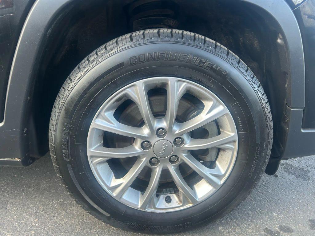 used 2019 Jeep Cherokee car, priced at $9,995