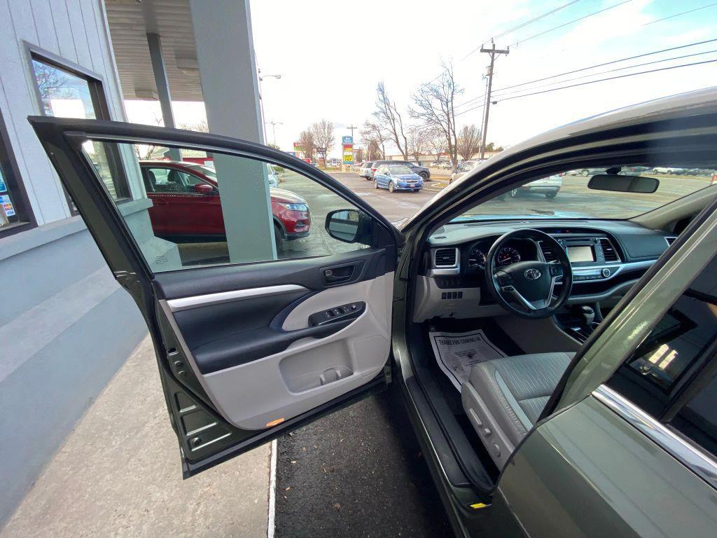 used 2015 Toyota Highlander car, priced at $19,995