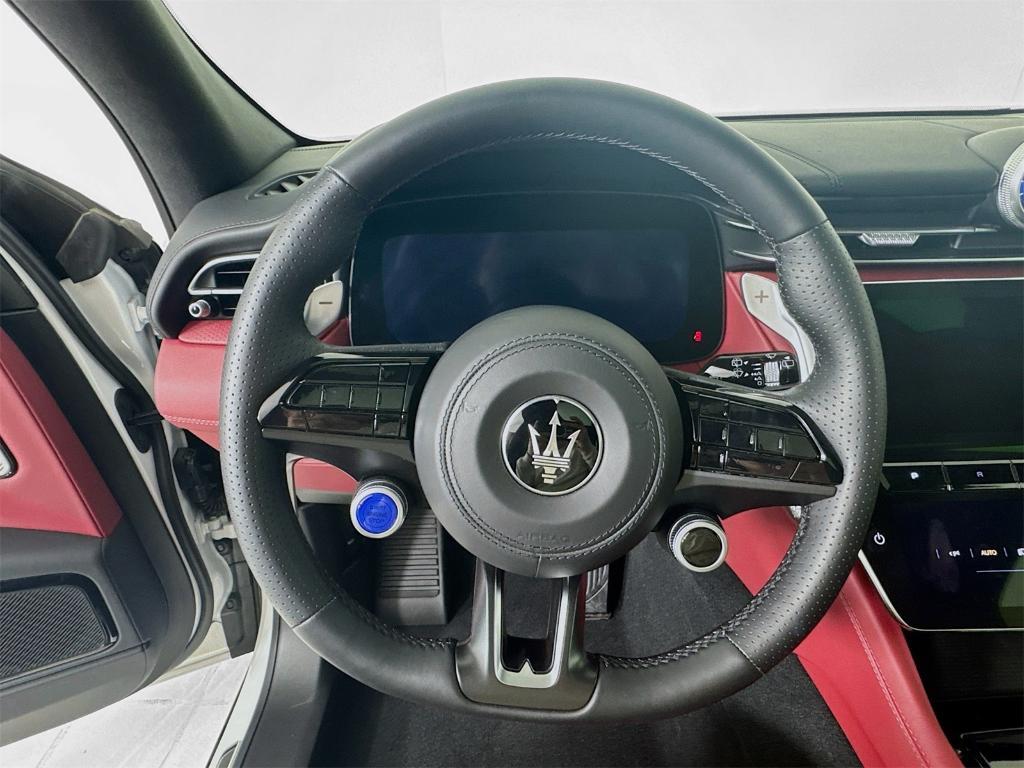 new 2025 Maserati Grecale car, priced at $85,550