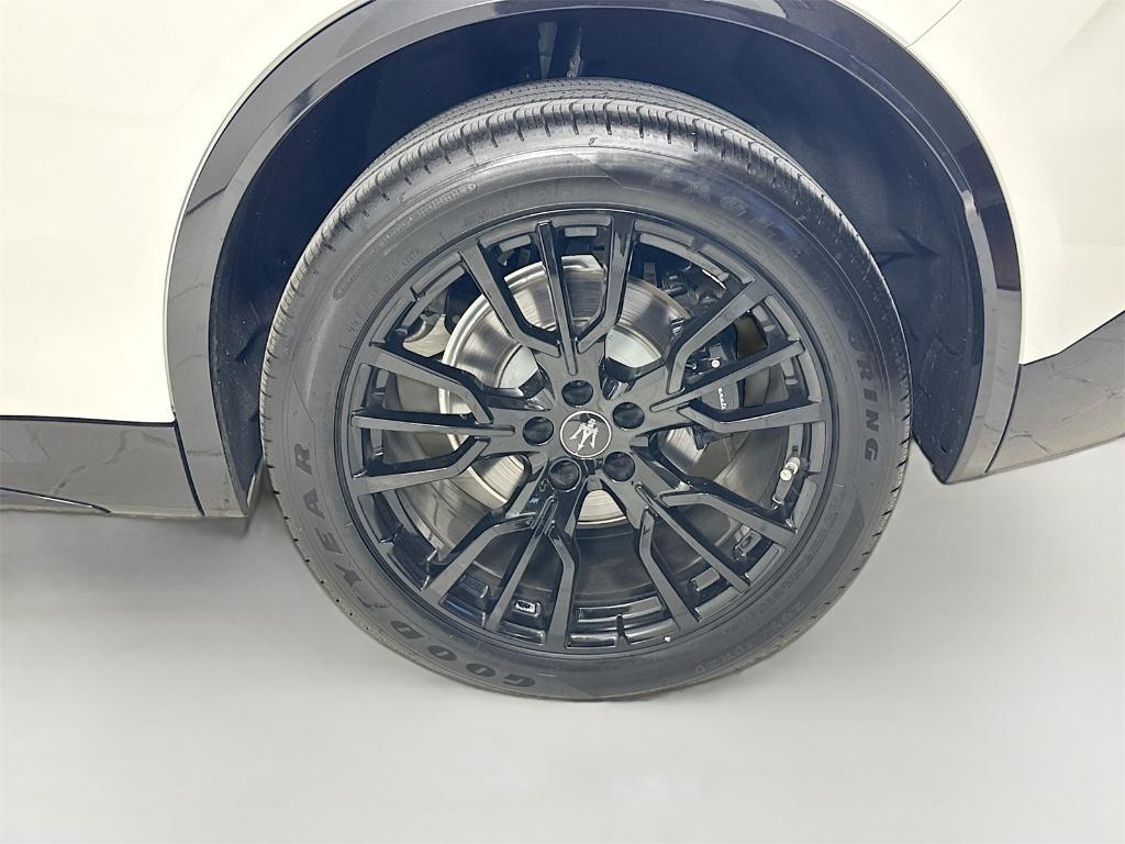 new 2025 Maserati Grecale car, priced at $85,550