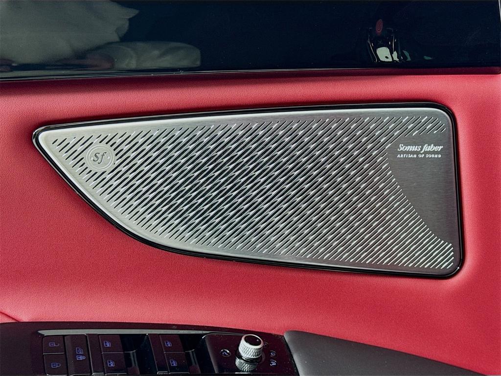 new 2025 Maserati Grecale car, priced at $85,550