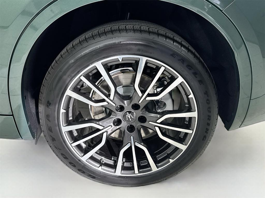 new 2025 Maserati Grecale car, priced at $91,895