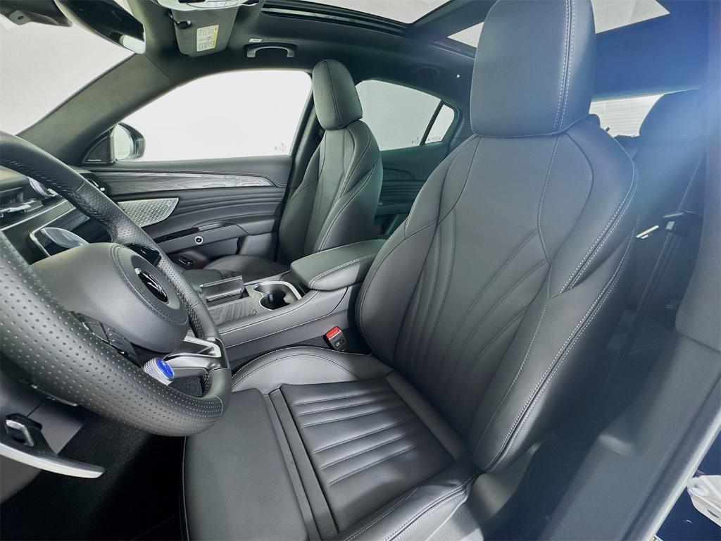 new 2025 Maserati Grecale car, priced at $91,495