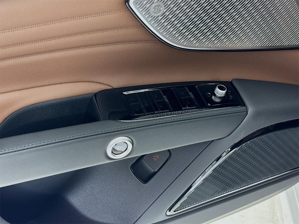 new 2025 Maserati Grecale car, priced at $88,755