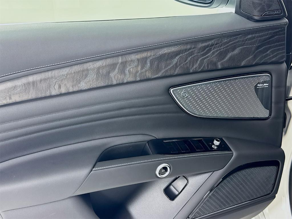 new 2025 Maserati Grecale car, priced at $85,965