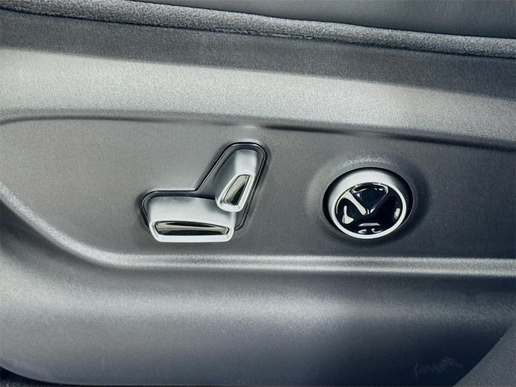 new 2025 Maserati Grecale car, priced at $85,965