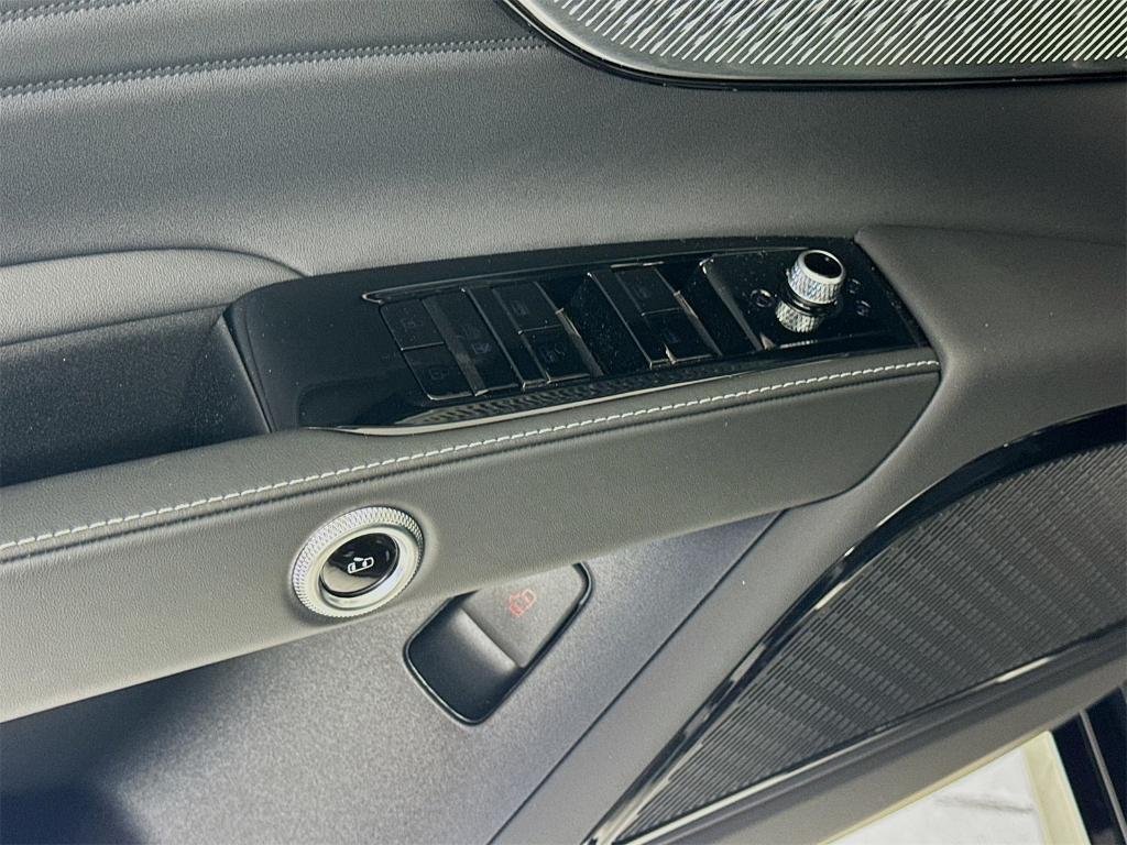 new 2025 Maserati Grecale car, priced at $82,655