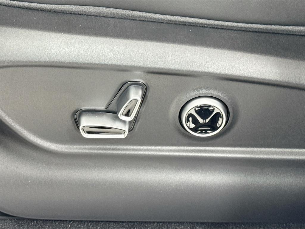 new 2025 Maserati Grecale car, priced at $83,695