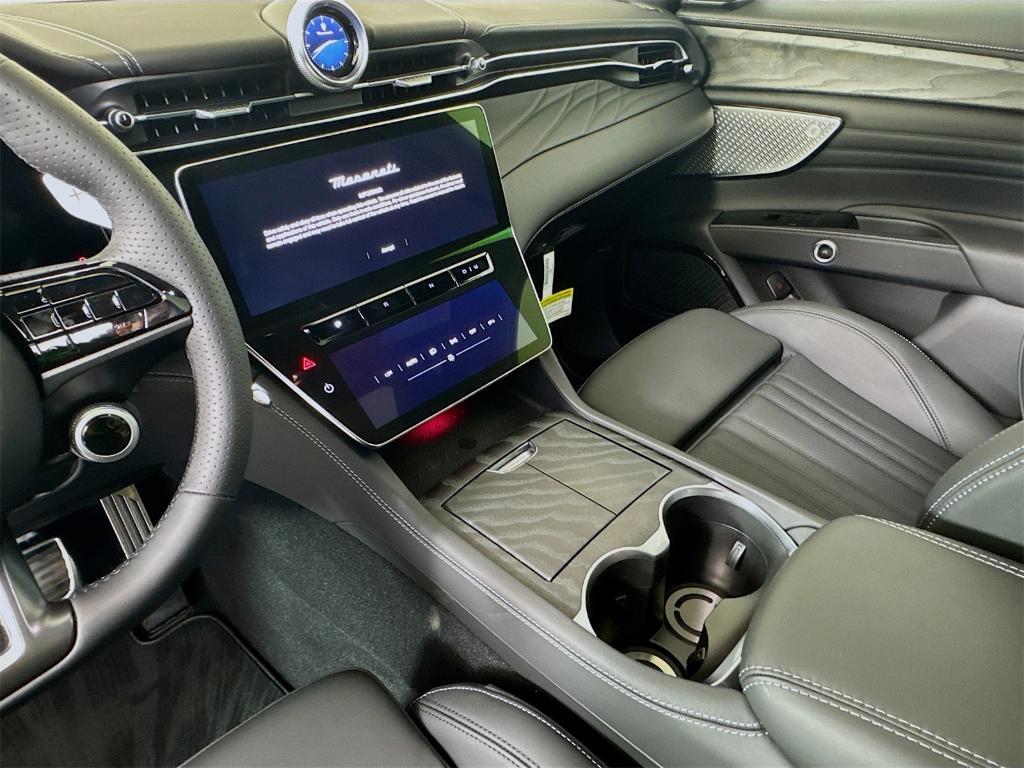 new 2025 Maserati Grecale car, priced at $92,765