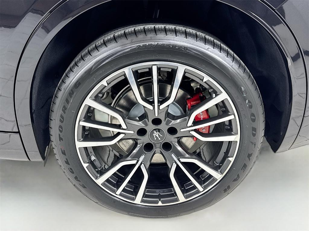 new 2025 Maserati Grecale car, priced at $85,995