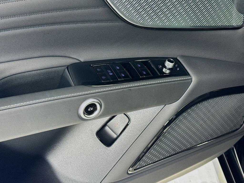 new 2025 Maserati Grecale car, priced at $78,899