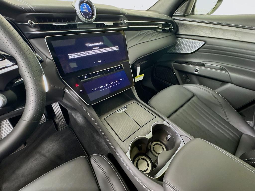 new 2025 Maserati Grecale car, priced at $78,899