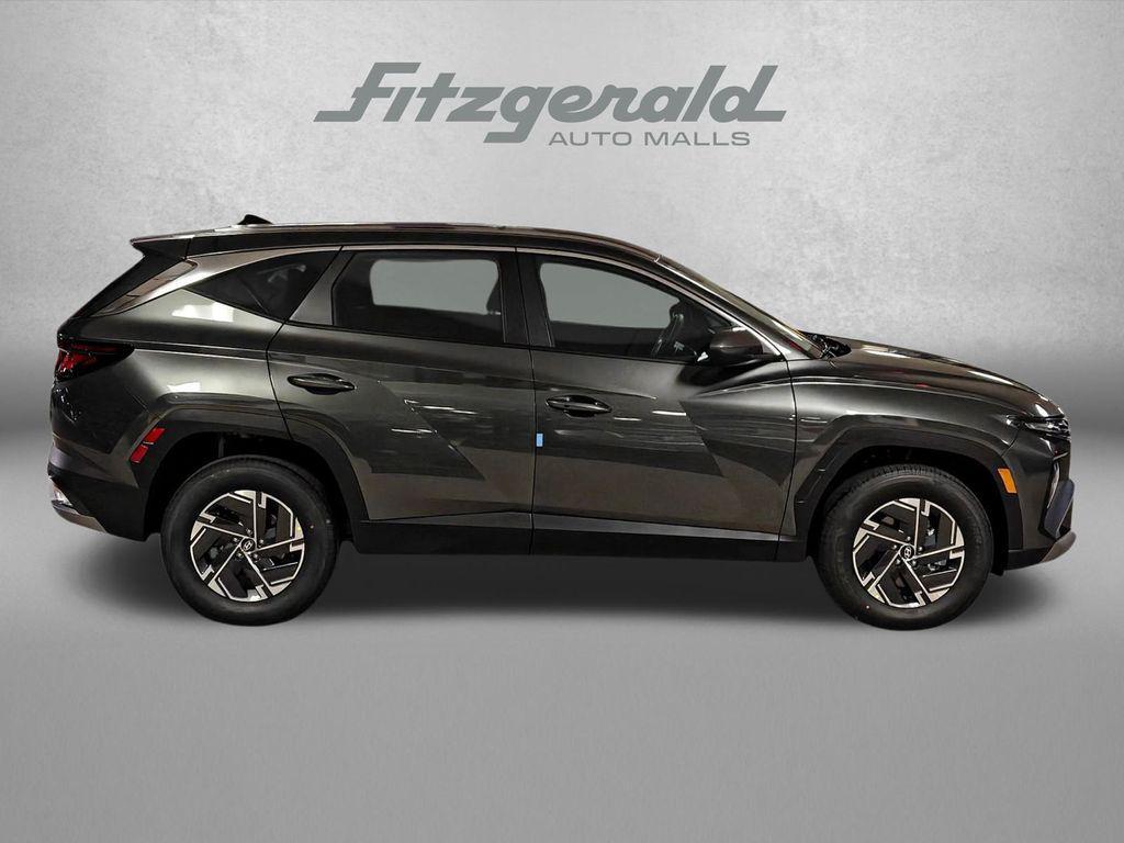 new 2026 Hyundai TUCSON Hybrid car, priced at $33,041