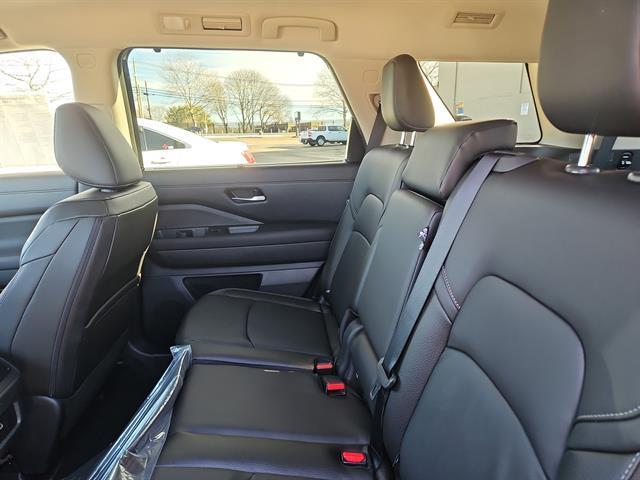 new 2025 Nissan Pathfinder car, priced at $42,427