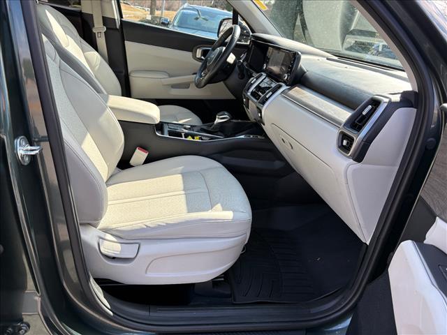 used 2023 Kia Sorento car, priced at $28,121
